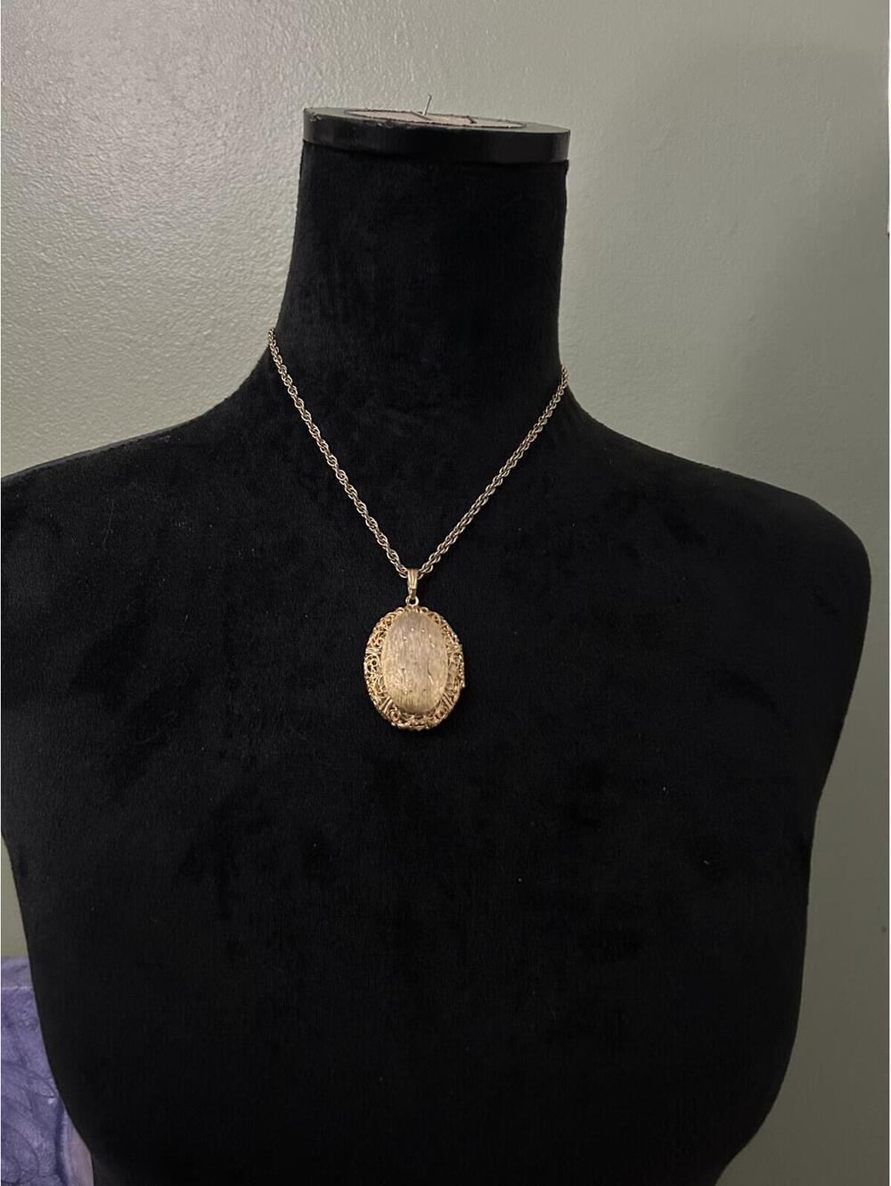 Vintage Locket Necklace | Signed Cookie Lee Gold Tone Oval Photo Pendant Jewelry